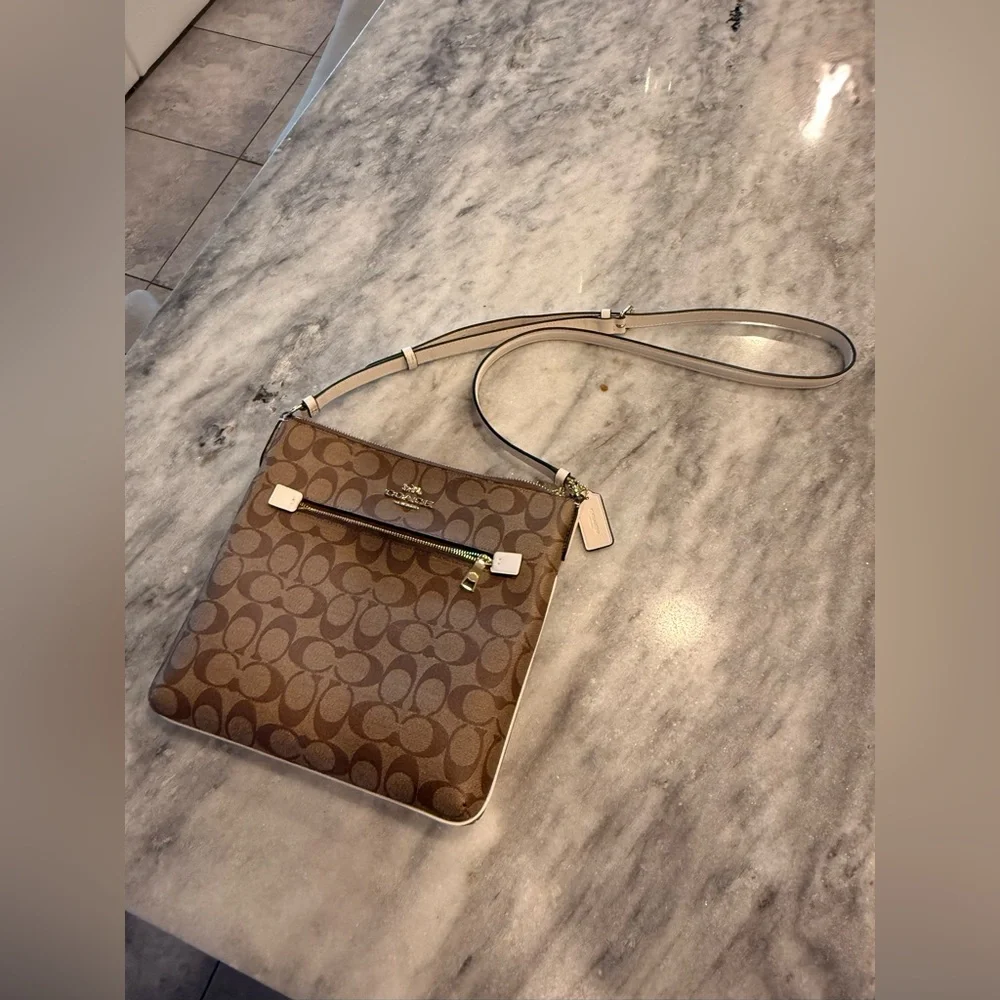 Signature Coach Crossbody Bag - Picture 4 of 4